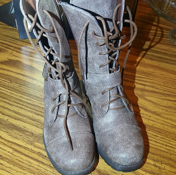 Rouge Fashion Boots - Picture 5 of 6